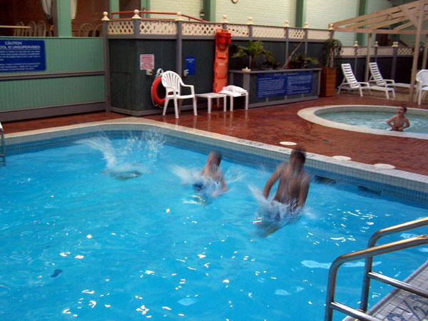 20070129 Swimming at the hotel 07