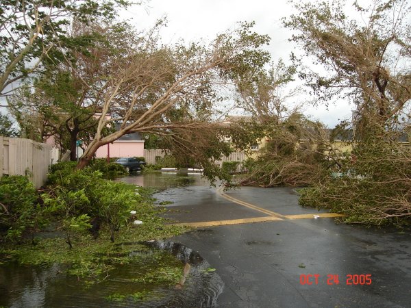 20051024 Hurricane Wilma 03